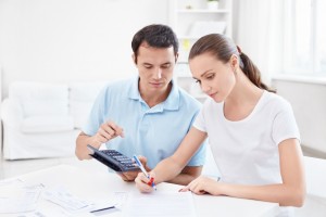 Young couple calculates Finance